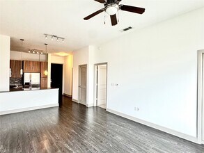 2111 Westheimer Rd in Houston, TX - Building Photo - Building Photo