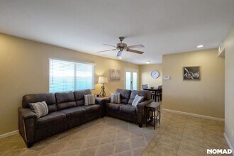 1049 N Granite Reef Rd in Scottsdale, AZ - Building Photo - Building Photo