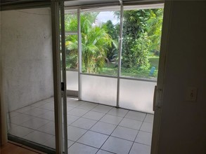 5643 NW 99th Way in Coral Springs, FL - Building Photo - Building Photo