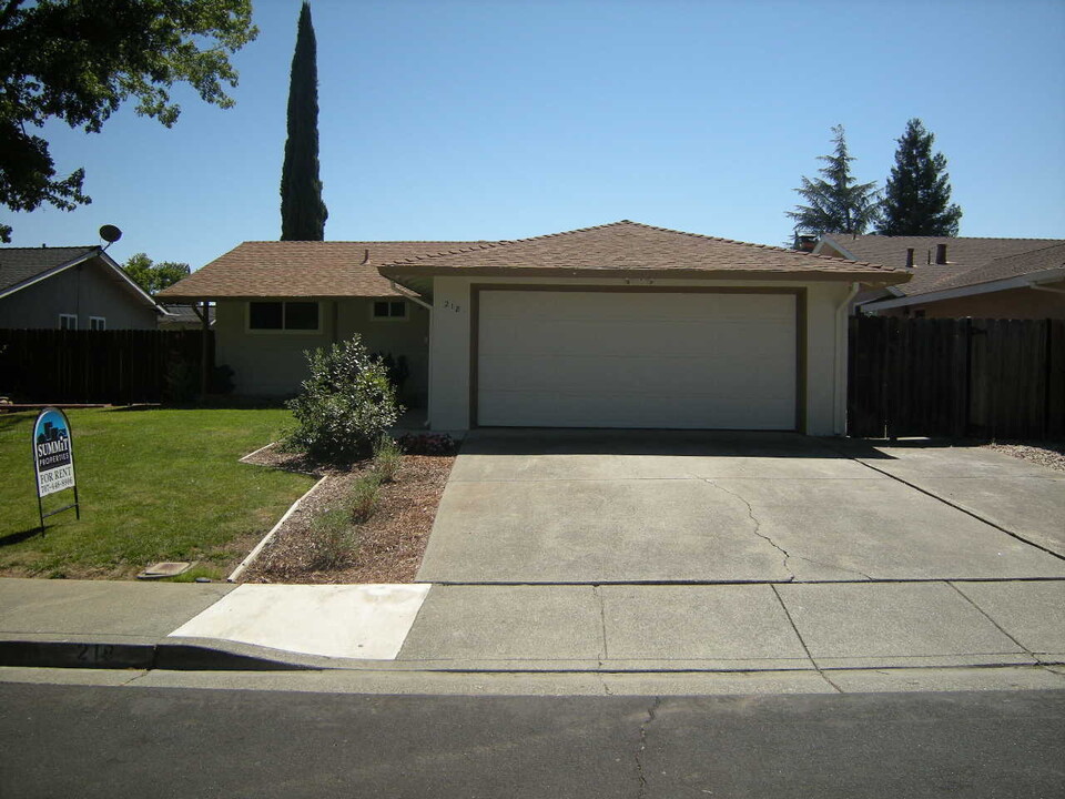 218 Cascade Dr in Vacaville, CA - Building Photo