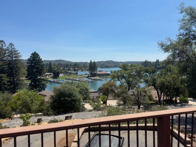 property at 11374 Lakeshore N