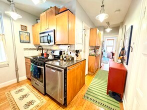 195 Java St, Unit Apt 1 in Brooklyn, NY - Building Photo - Building Photo