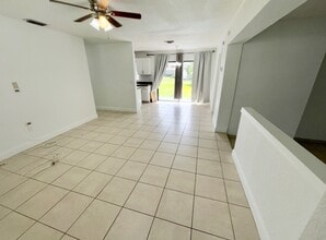 898 Whitaker Rd in Belle Glade, FL - Foto de edificio - Building Photo