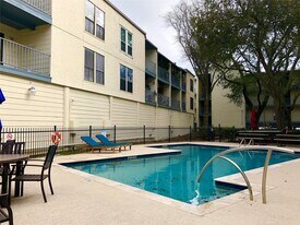 4001 E NASA Pkwy in El Lago, TX - Building Photo