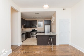 2005 W Race Ave, Unit #2 in Chicago, IL - Foto de edificio - Building Photo