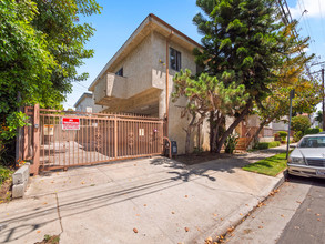 8005 Waring Ave in West Hollywood, CA - Foto de edificio - Building Photo