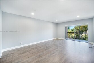 13707 Kendale Lakes Cir in Miami, FL - Building Photo - Building Photo