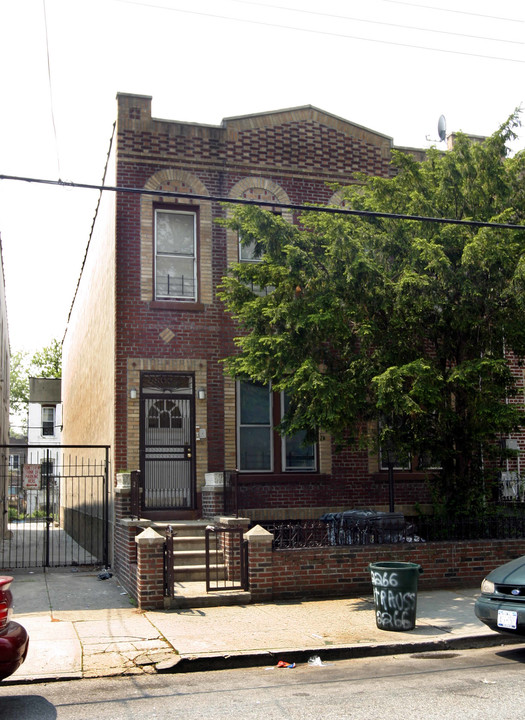 2266 Strauss St in Brooklyn, NY - Foto de edificio