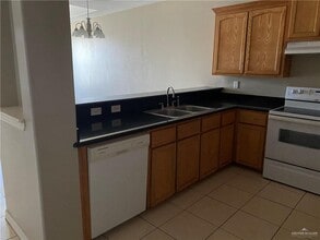 19 Scottland Dr in Edinburg, TX - Building Photo - Building Photo