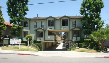 Mayflower Villas in Monrovia, CA - Building Photo - Building Photo