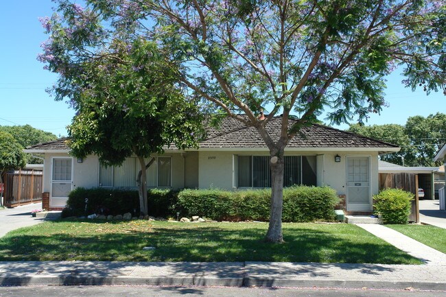 2359 Karen Dr in Santa Clara, CA - Foto de edificio - Building Photo