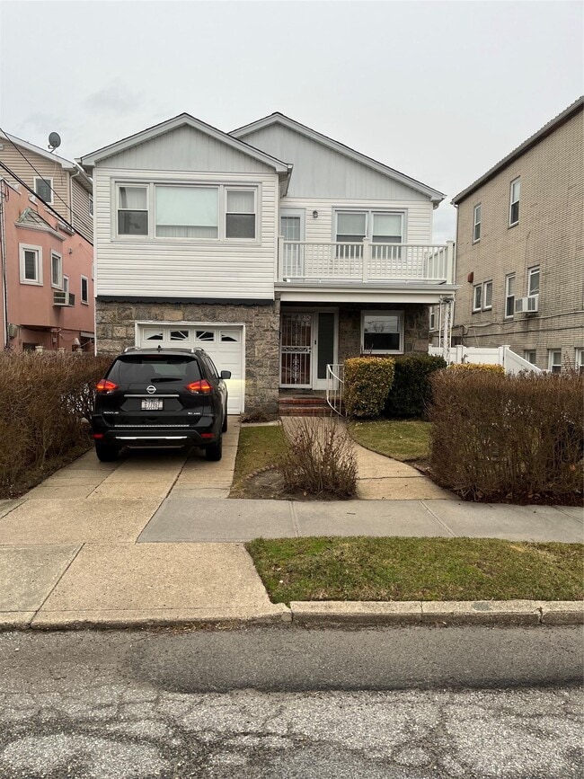 property at 211 Lincoln Blvd