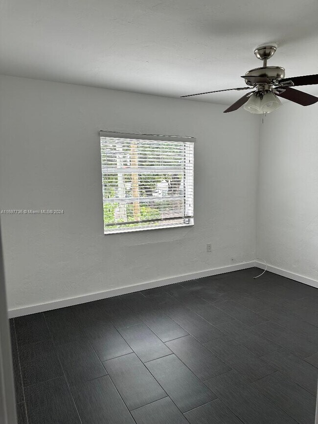154 SW 18th Ct-Unit -2 in Miami, FL - Building Photo - Building Photo