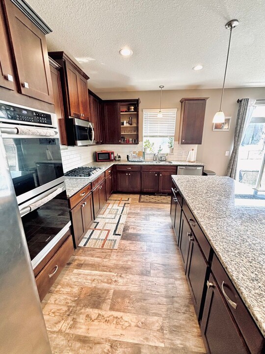 1533 Linwood Cir in Shakopee, MN - Building Photo