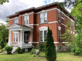 215 S William St in Johnstown, NY - Building Photo
