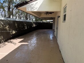 535 W 79th Pl in Hialeah, FL - Building Photo - Building Photo