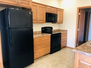 21-23 Hanfield Ct in Surrey, ND - Building Photo - Building Photo