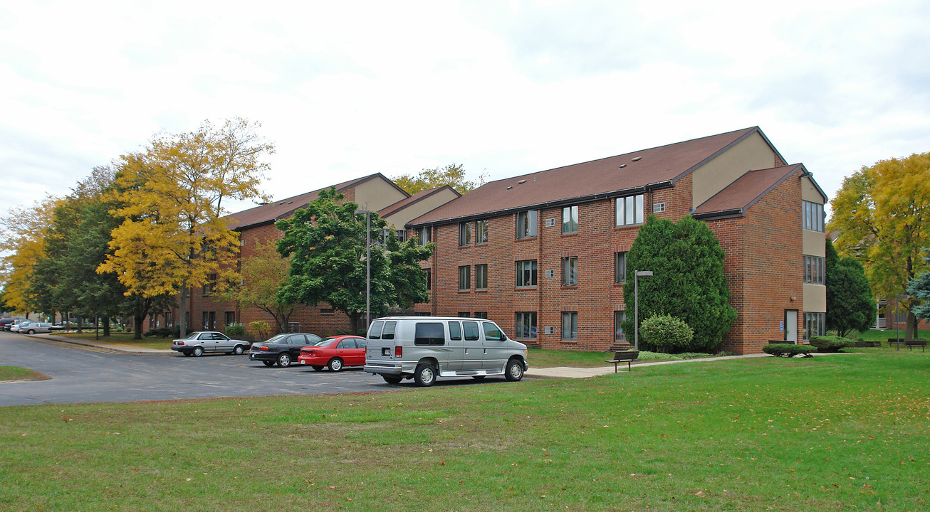 Lincoln Villas North in Racine, WI - Building Photo