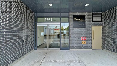 2369-2369 Danforth Ave in Toronto, ON - Building Photo - Building Photo