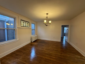 1027 Farragut St, Unit 2 in Pittsburgh, PA - Foto de edificio - Building Photo