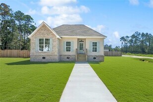 60404 Aqua St in Lacombe, LA - Building Photo