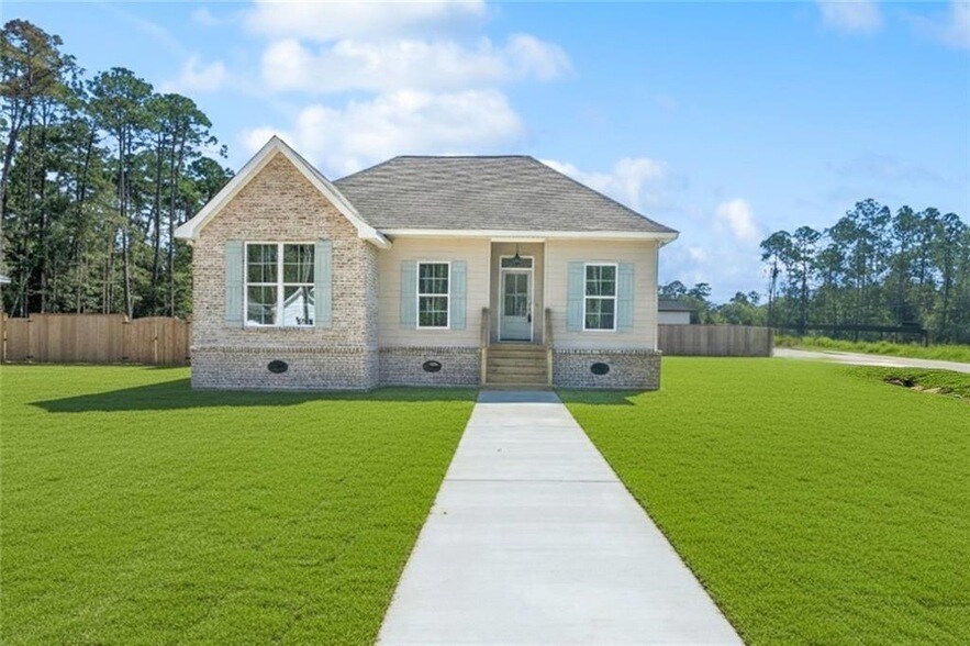 60404 Aqua St in Lacombe, LA - Building Photo