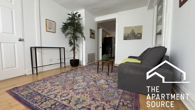 2642 W Hirsch St, Unit 1 in Chicago, IL - Foto de edificio - Building Photo