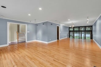 370 Holland Ln in Englewood, NJ - Building Photo - Building Photo