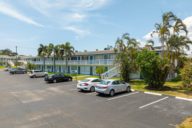 Lakeside Point Condominiums in Lake Worth, FL - Building Photo - Building Photo