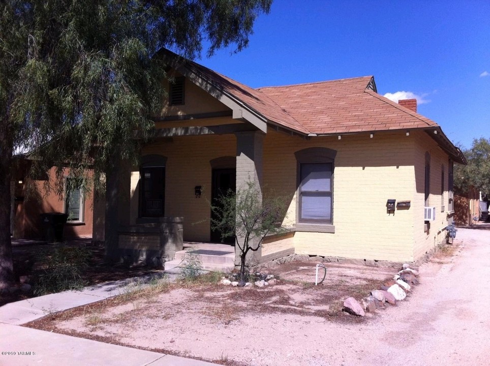 821 E 8th St in Tucson, AZ - Foto de edificio