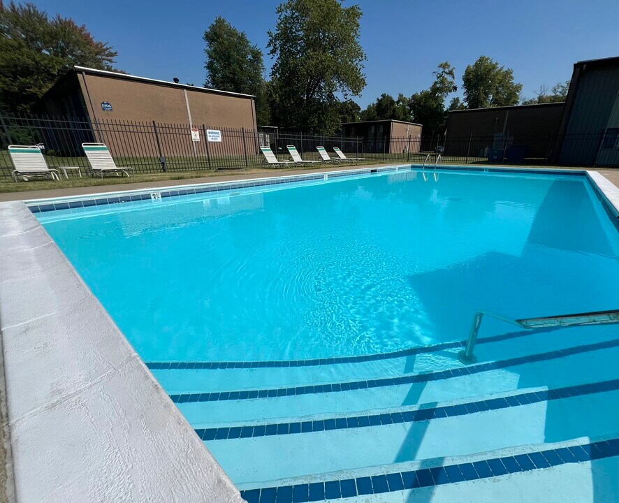 Glenview Apartments in Clarksville, IN - Building Photo