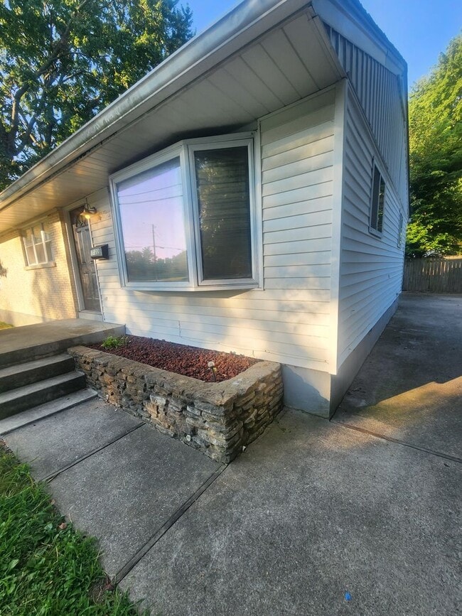 3022 Betty Ln in Louisville, KY - Building Photo - Building Photo