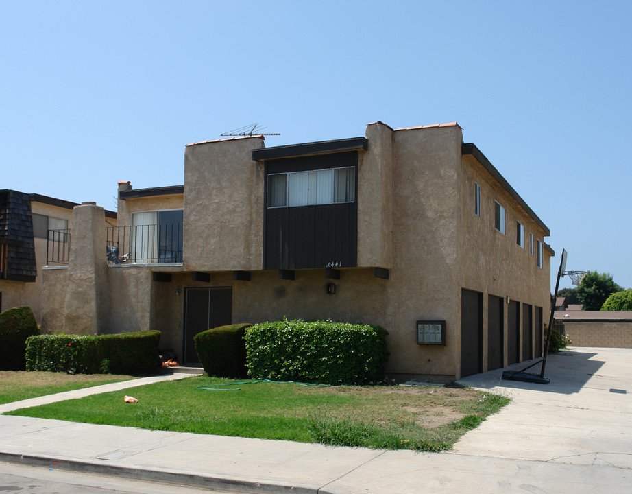 16441 Waterway Cir in Huntington Beach, CA - Foto de edificio