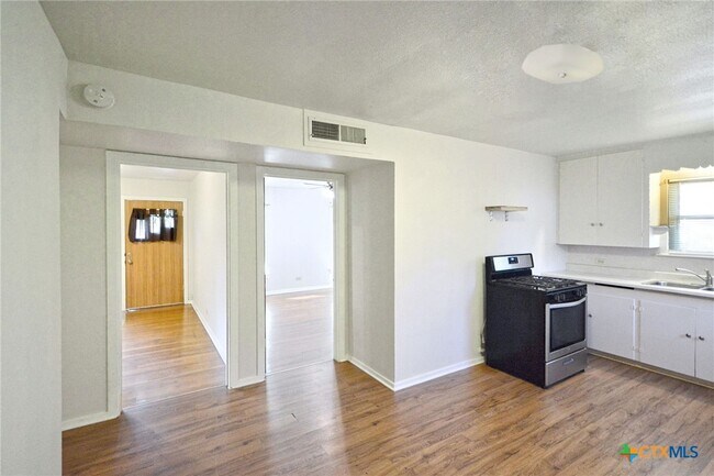 property at 838 W Coll St