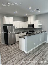 217 Rafael Dr, Unit 4 in San Juan, TX - Building Photo - Building Photo