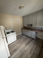 12706 Parkhill Ave in Cleveland, OH - Foto de edificio - Building Photo