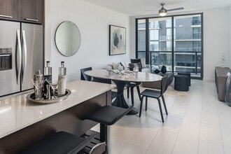 Solitair Brickell Apartments in Miami, FL - Building Photo - Building Photo