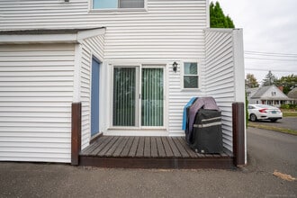 34 James St in Danbury, CT - Building Photo - Building Photo
