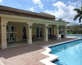 945 NE 34th Ave in Homestead, FL - Building Photo - Building Photo