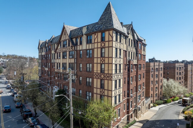 Tudor Arms in Bronxville, NY - Foto de edificio - Building Photo