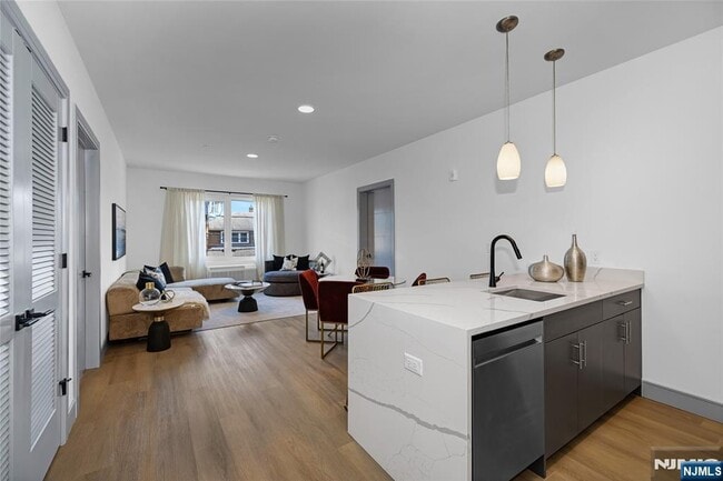 1435 10th St in Fort Lee, NJ - Building Photo - Building Photo