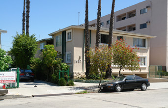 3927 W 7th St in Los Angeles, CA - Building Photo - Building Photo