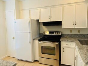 7841 Rue St Cyr St in Houston, TX - Foto de edificio - Building Photo