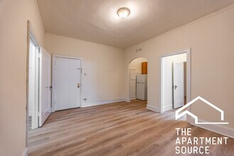 2532 N Sawyer Ave, Unit 105 in Chicago, IL - Foto de edificio - Building Photo