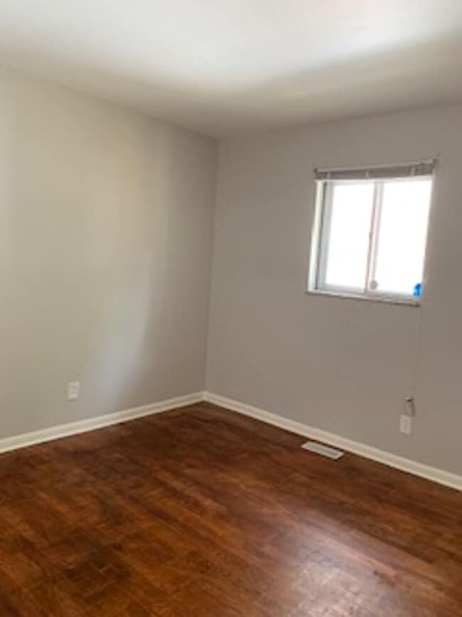 property at 1362 W Pruitt St