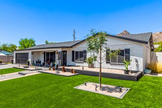 1540 E El Camino Dr in Phoenix, AZ - Foto de edificio - Building Photo