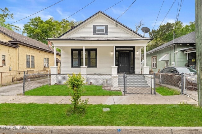 property at 1052 E 10th St