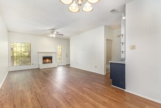 5740 Martel Ave, Unit B3 in Dallas, TX - Building Photo - Building Photo