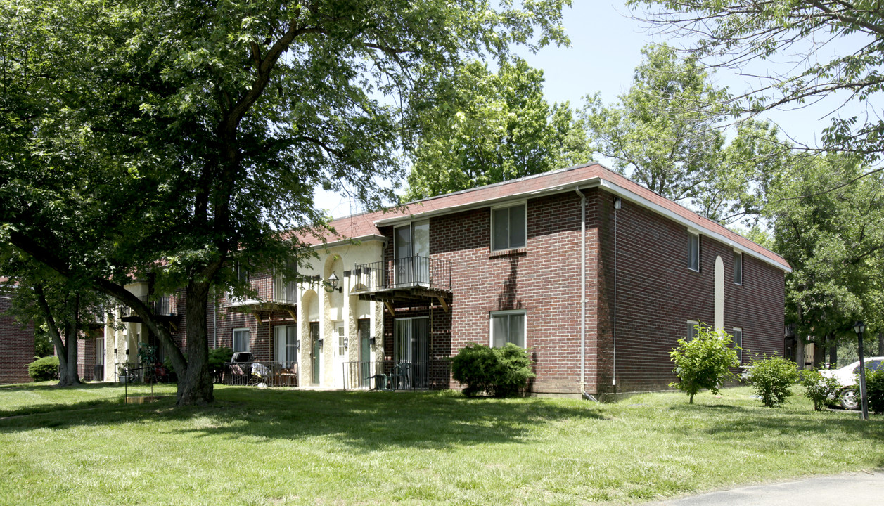 Montecito Apartments in St. Louis, MO - Building Photo