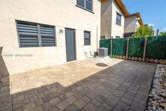 10574 NW 81st Terrace in Doral, FL - Building Photo - Building Photo